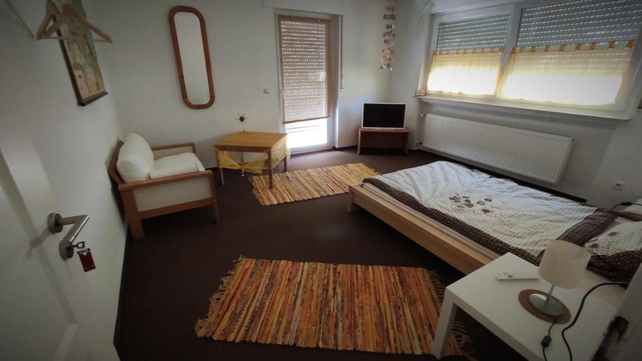 Monteur Unterkunft Gaestewohnung Ferienwohnung - Haus Huth Freigericht Exteriör bild